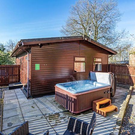 Bluebell Lodge 7 With Hot Tub Newton Stewart Exterior foto