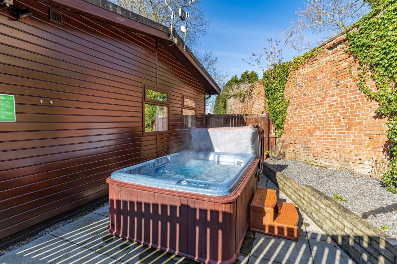 Bluebell Lodge 7 With Hot Tub Newton Stewart Exterior foto